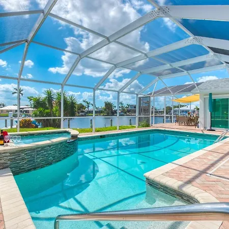 Villa Mikado - 3 Beds - 3 Baths - 6 Guests - Gulf Access & Pool/Spa - Boat